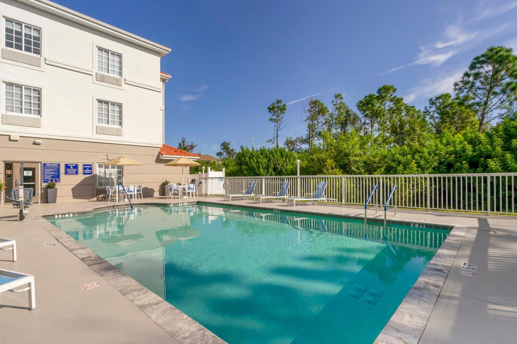 Comfort Inn&Suites Port Charlotte Eksteriør bilde